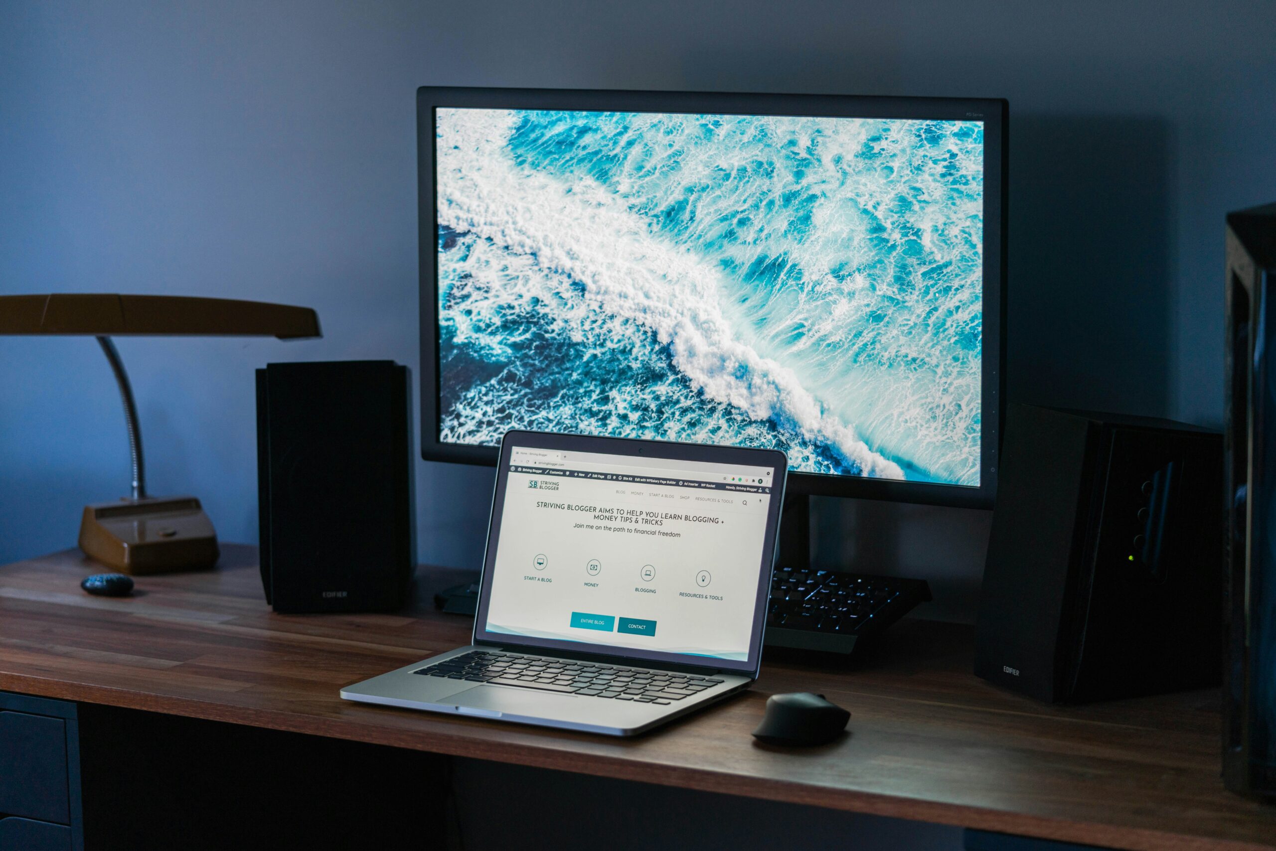 How to Start a Successful Blog in 2025